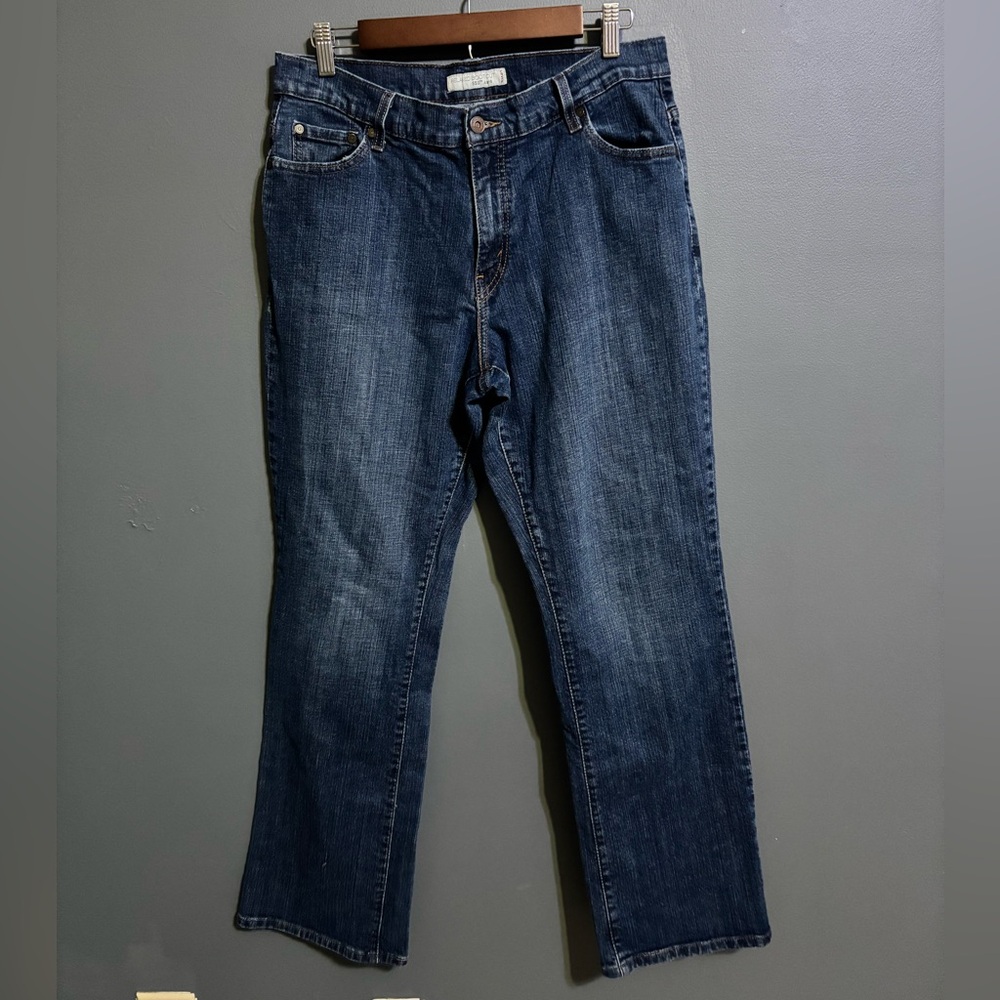 2000s Levi’s 550 relaxed bootcut dark wash denim jeans size 14 medium